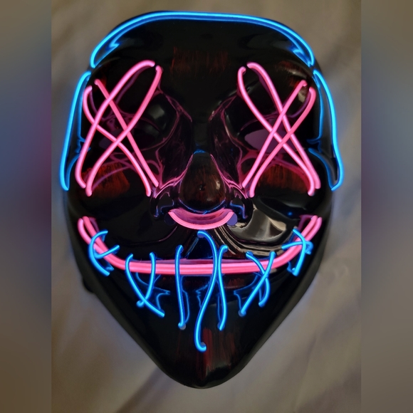 Halloween mask - Picture 1 of 3